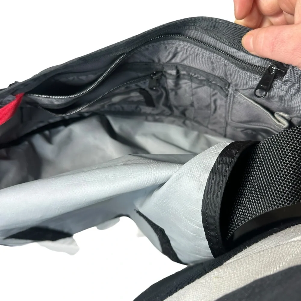 TIMBUK2 Nylon Black and Gray classic Medium messenger Bag